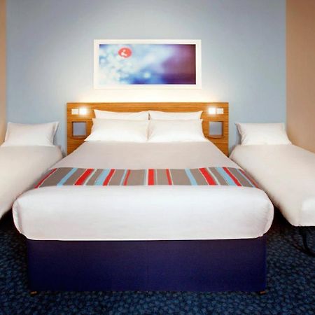 Travelodge Staines Eksteriør billede