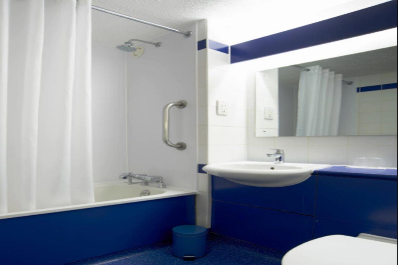 Travelodge Staines Eksteriør billede